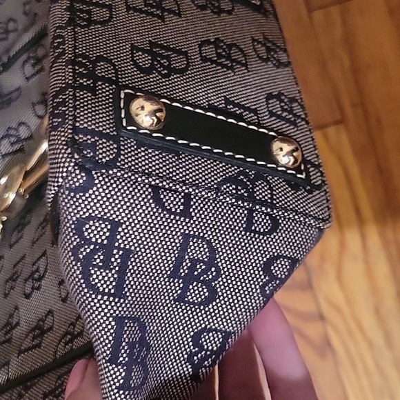 Dooney & Bourke logo satchel, like new. - Picture 5 of 12